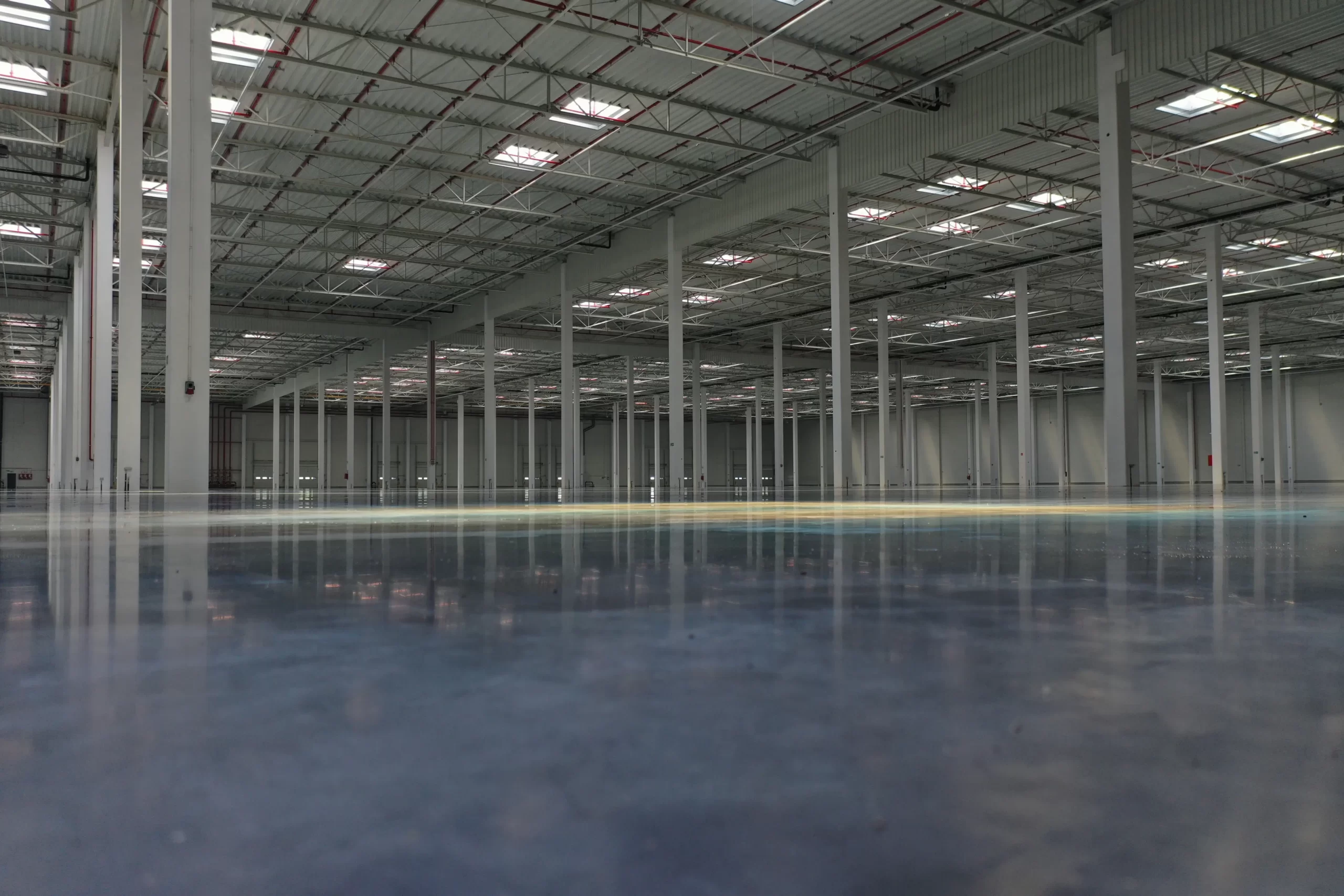 wnętrze hali magazynowej w Sycowie