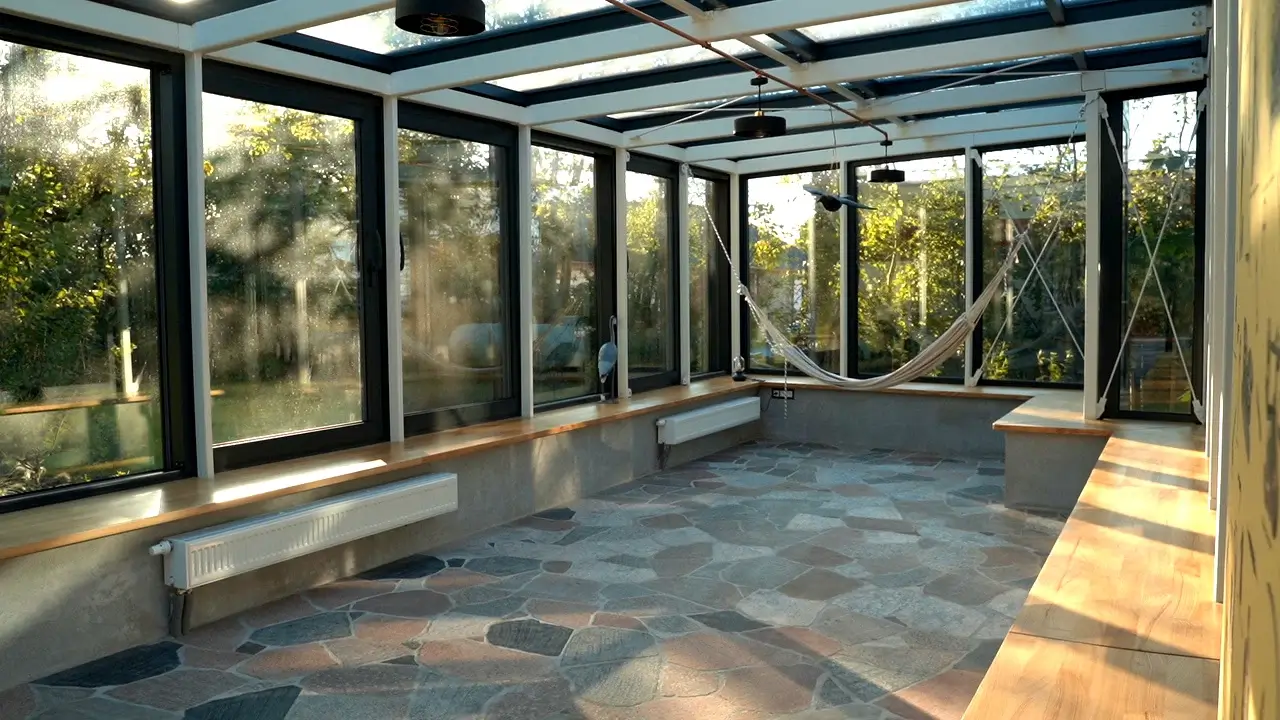 Oranżeria w wyremontowanej szkole w Czuchlebach