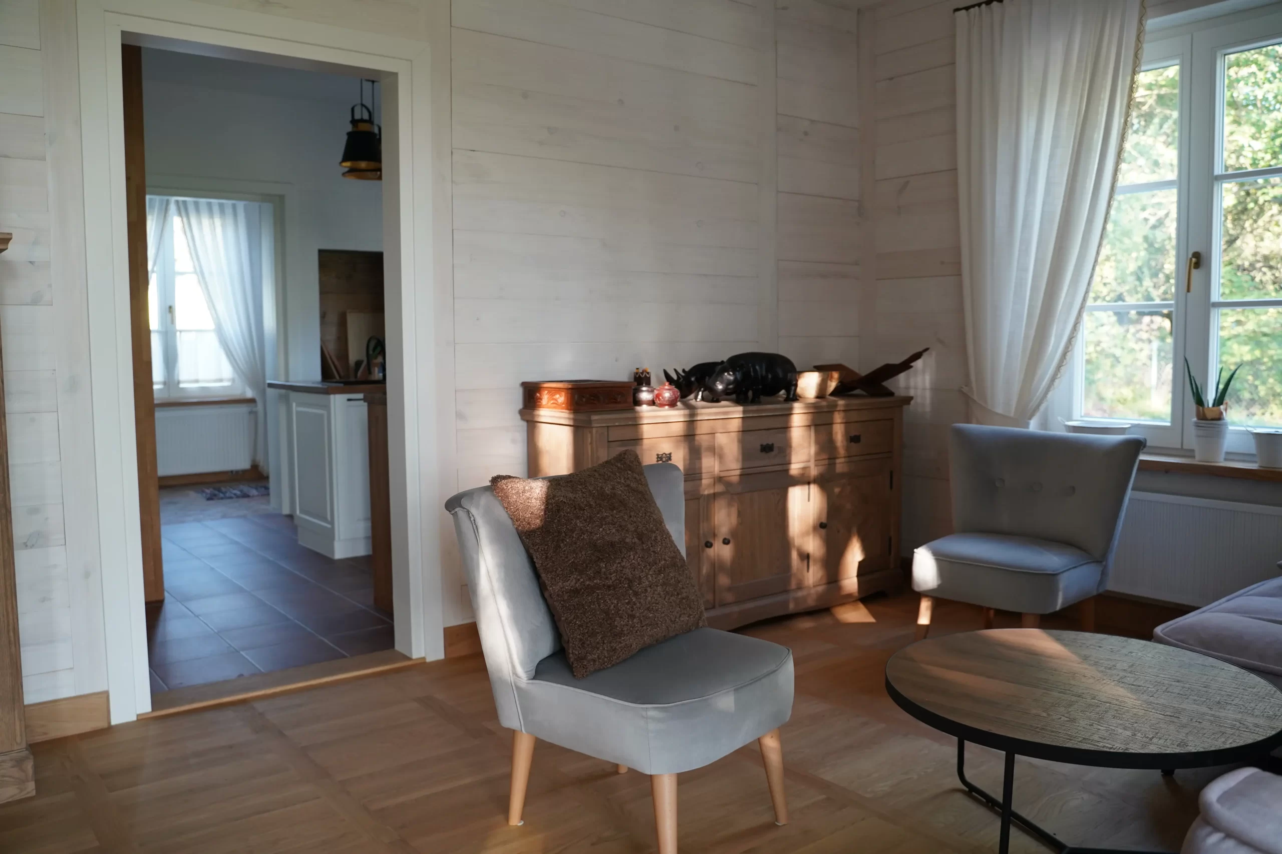 Salon w wyremontowanej szkole w Czuchlebach