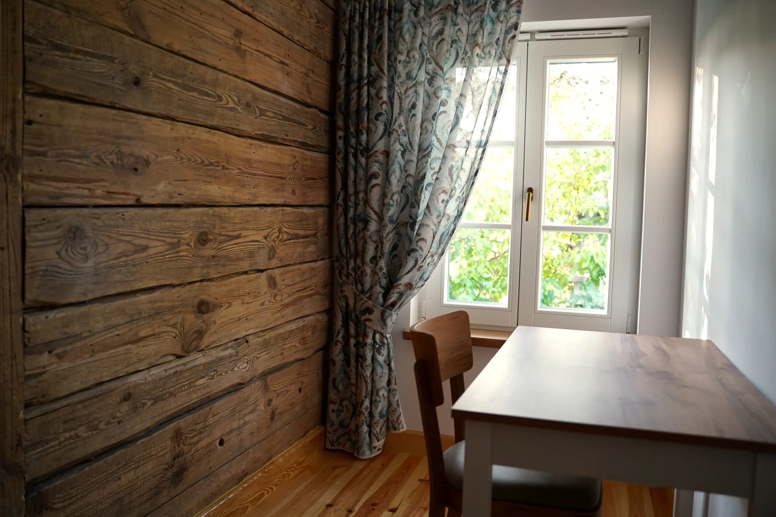 Korytarz w wyremontowanej szkole w Czuchlebach